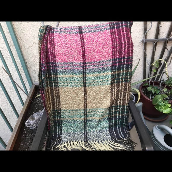 🎁 SALE! 🎁 Modena Plaid Boucle Shawl / Wrap: SOFT! - Picture 7 of 8